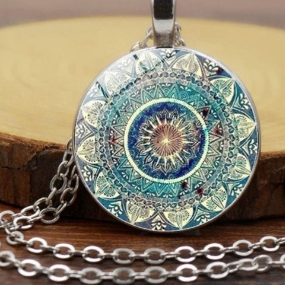*NEW Silver Plated Vintage Mandala Lotus Necklace - Picture 4 of 7